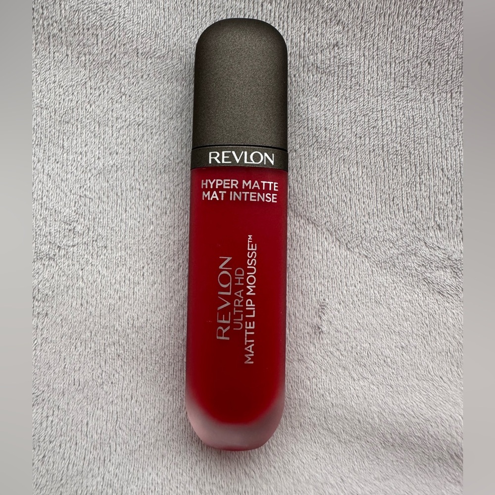 REVLON - ultra matte lipgloss (815 red hot) - NEW